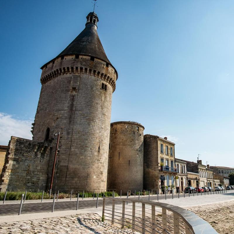 Logis Hotel De La Tour Libourne Eksteriør billede