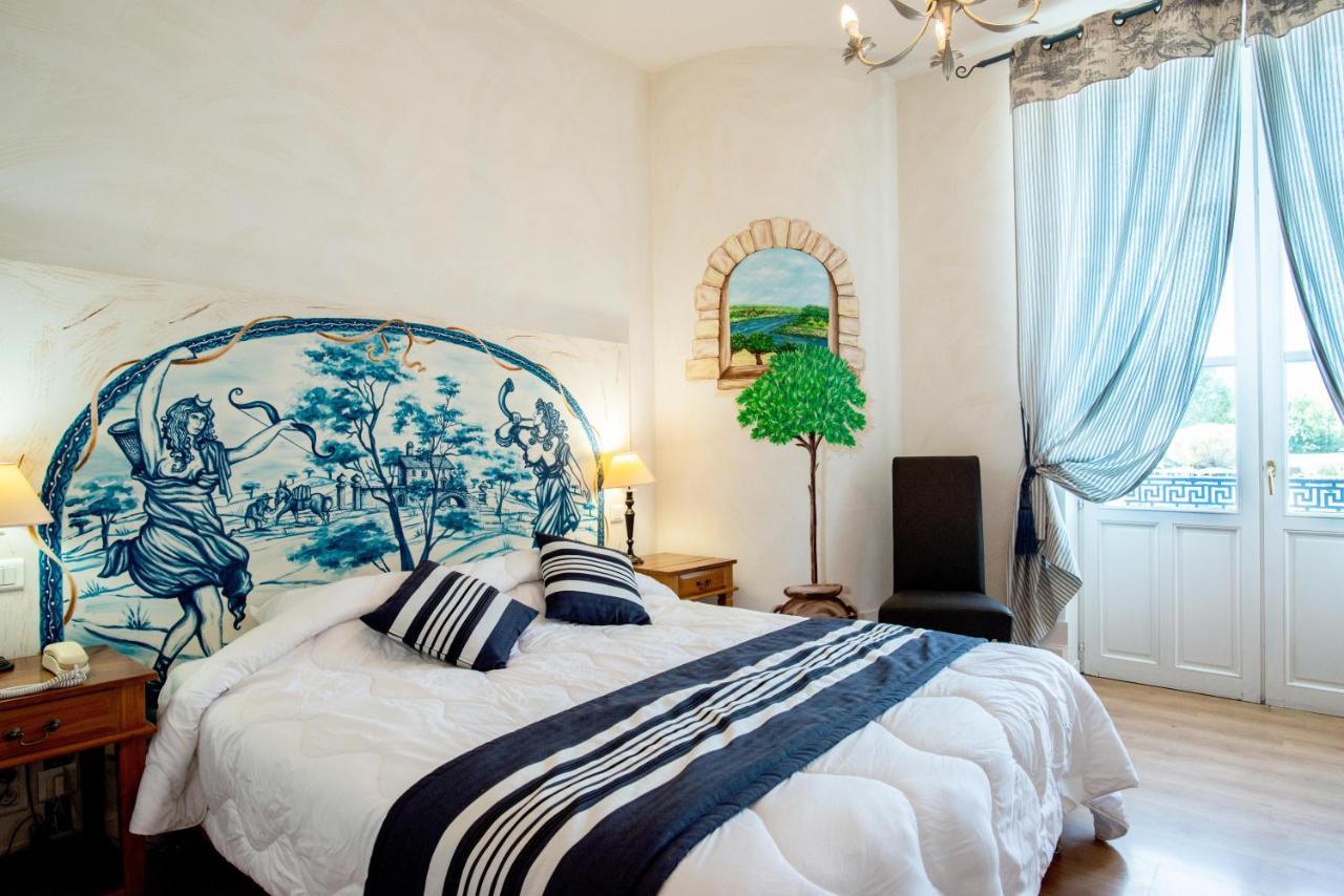 Logis Hotel De La Tour Libourne Eksteriør billede