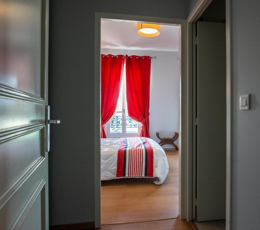Logis Hotel De La Tour Libourne Eksteriør billede