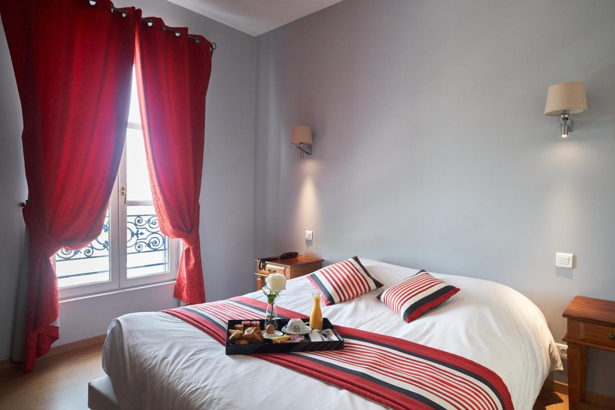 Logis Hotel De La Tour Libourne Eksteriør billede