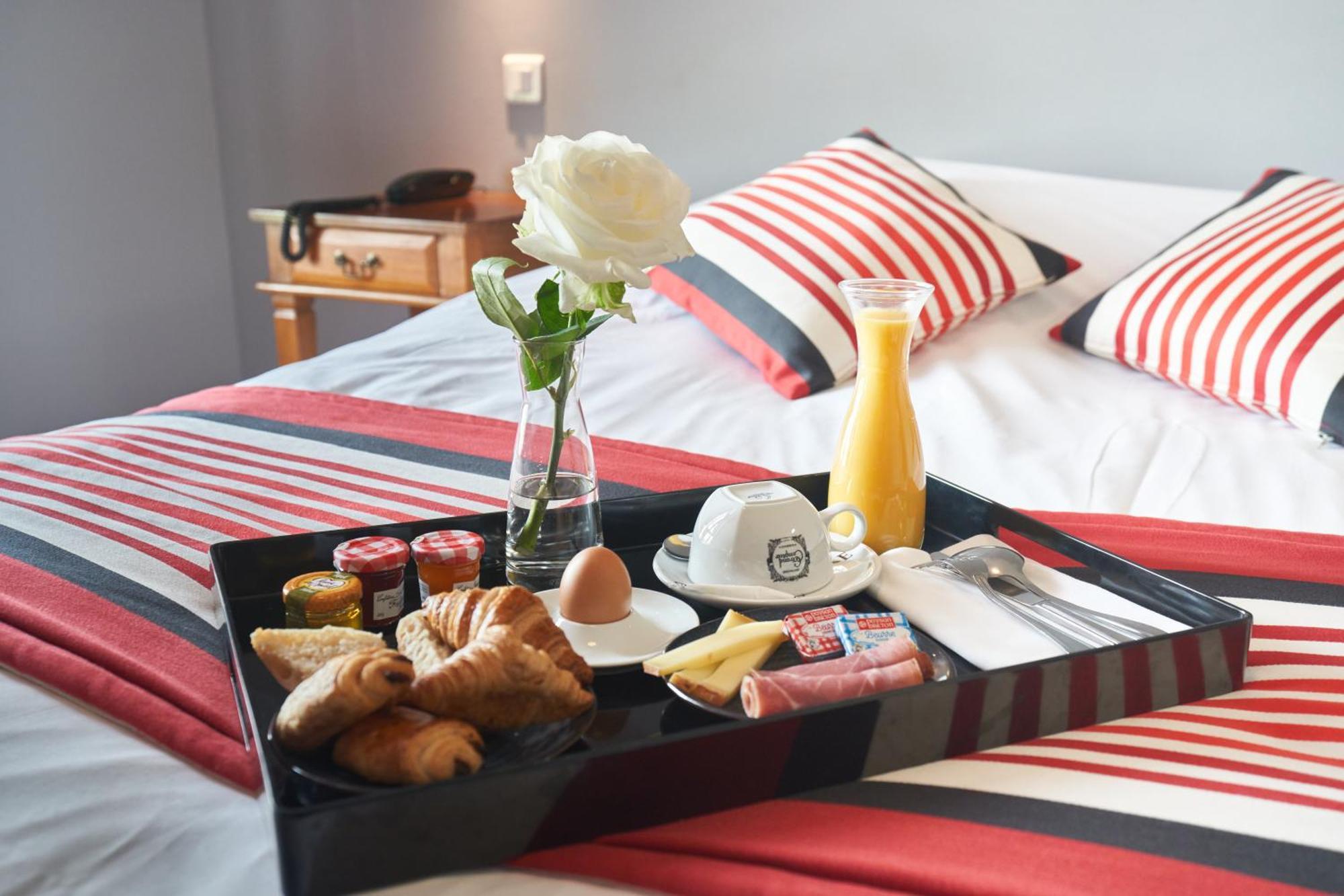 Logis Hotel De La Tour Libourne Eksteriør billede