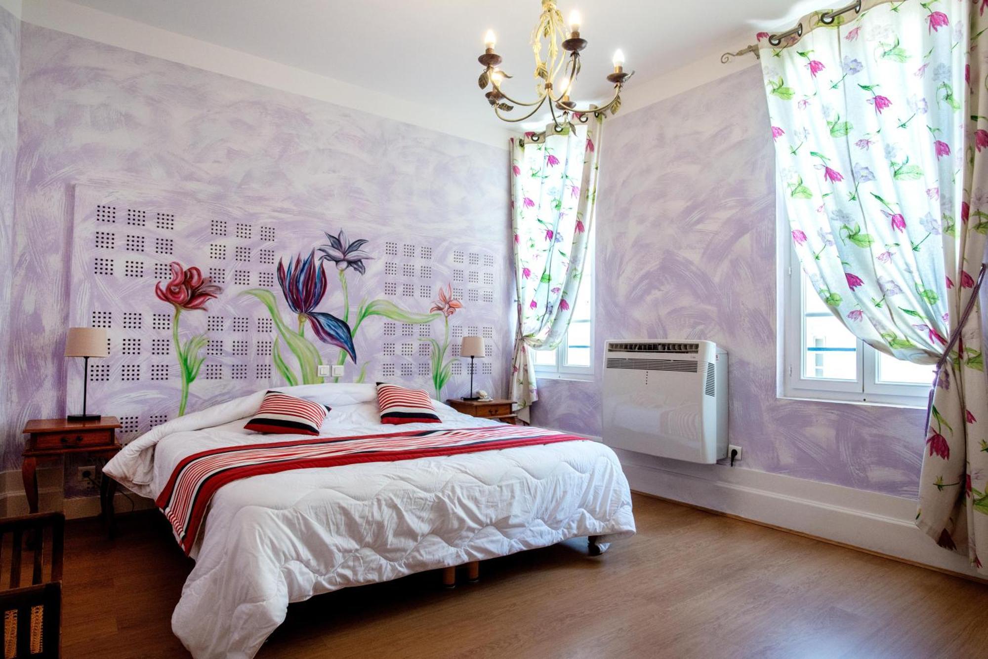 Logis Hotel De La Tour Libourne Eksteriør billede