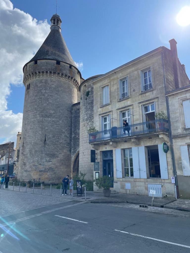 Logis Hotel De La Tour Libourne Eksteriør billede