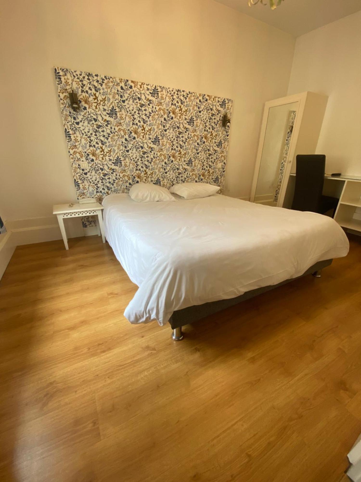 Logis Hotel De La Tour Libourne Eksteriør billede