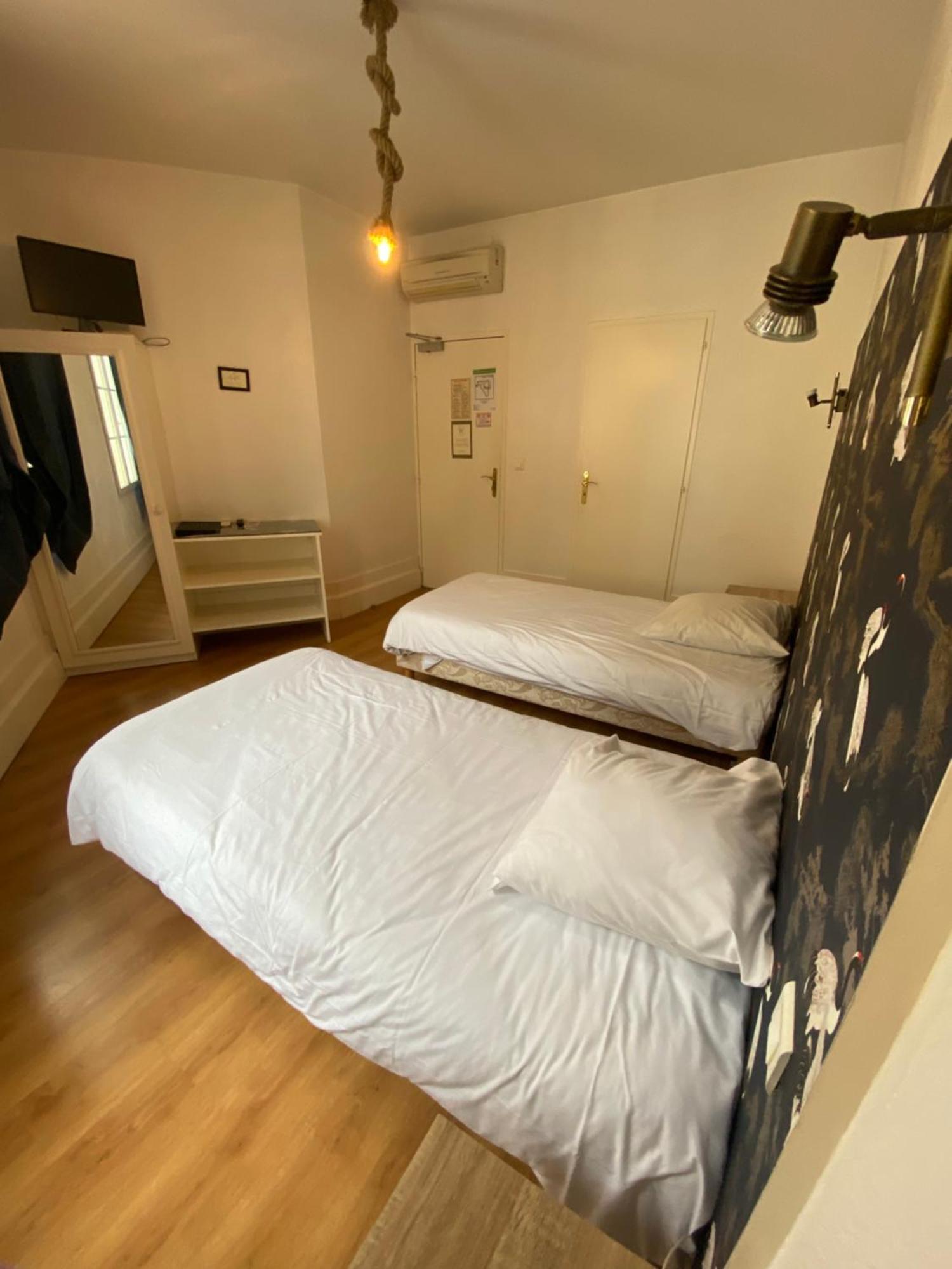 Logis Hotel De La Tour Libourne Eksteriør billede
