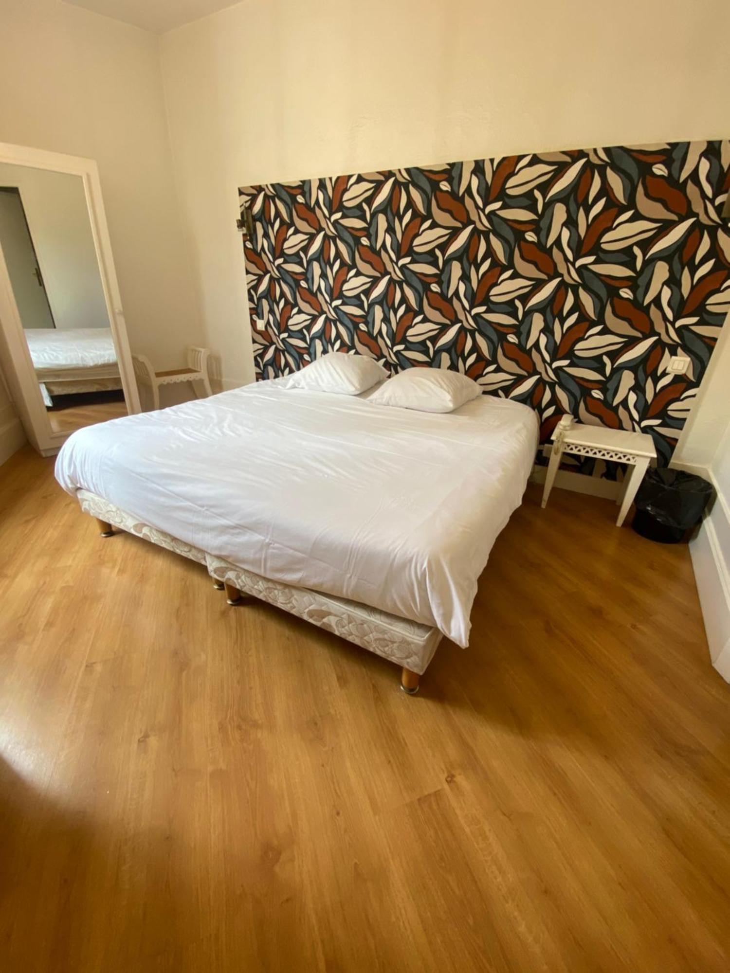 Logis Hotel De La Tour Libourne Eksteriør billede