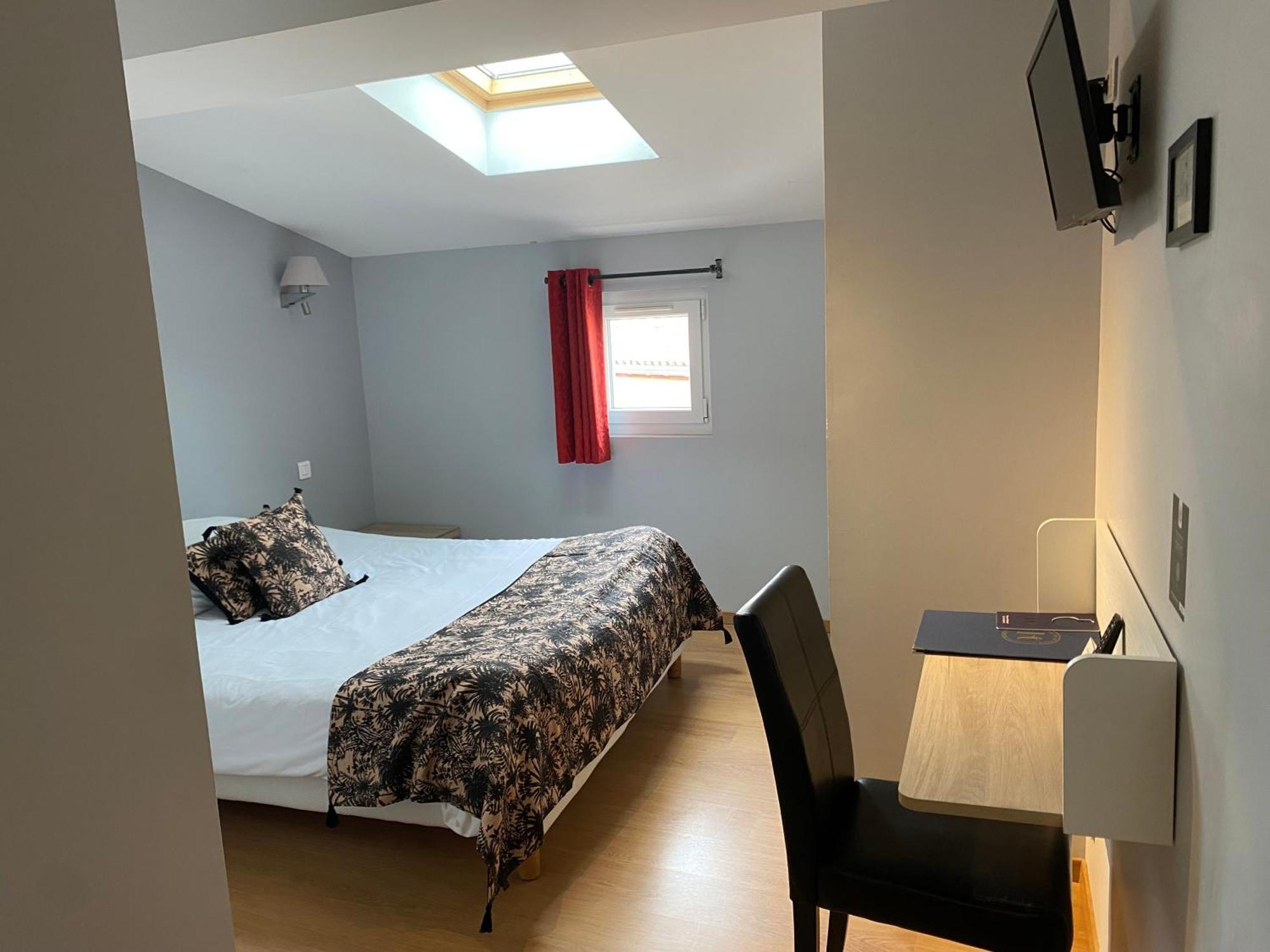 Logis Hotel De La Tour Libourne Eksteriør billede
